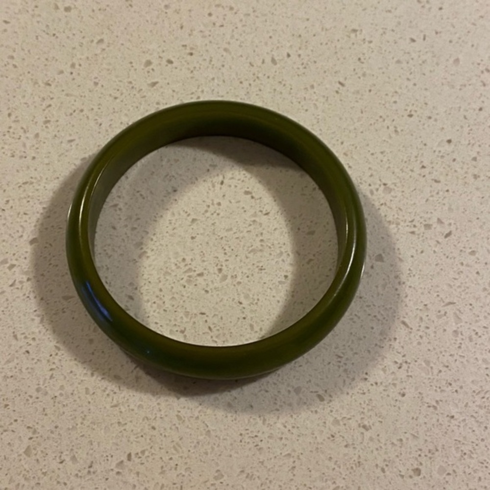 Bakelite olive green bracelet, was tested authentic 3” diameter